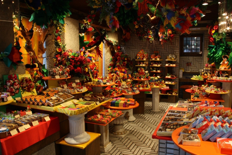 vente-LE LAVANDOU-min_candy_store_chocolate_shop_chocolate_switzerland-393515